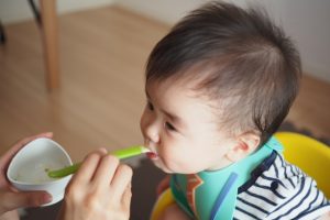 離乳食を【二回食】にするのはいつから？時間や一回の量はどうする？