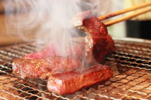 つわりで大好物の肉が苦手に！焼き肉が気持ち悪いと感じた私のつわり体験記