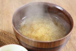 離乳食の味噌汁はいつから？味噌の量やおすすめの具材を紹介！